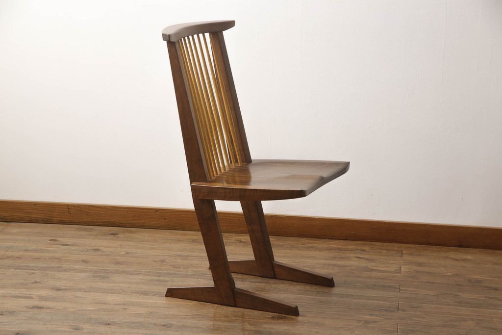 中古　ジョージナカシマ　桜製作所　コノイドチェア(CONOID CHAIR)　CN101　スタイリッシュな佇まいのサイドチェア(ジョージ・ナカシマ、板座チェア、ダイニングチェア、椅子、イス)(R-068181)