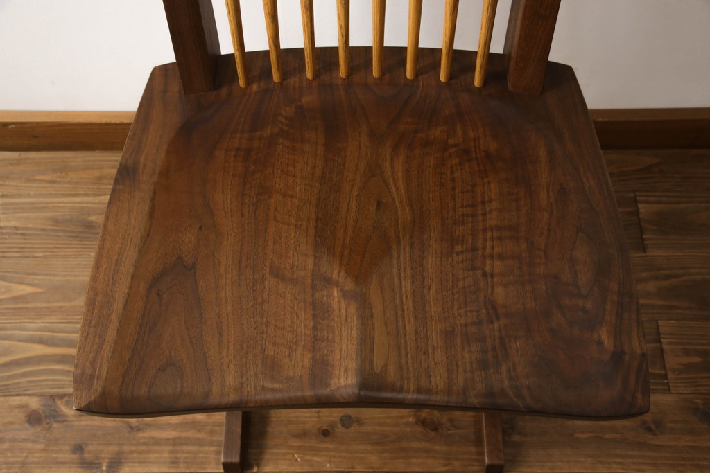 中古　ジョージナカシマ　桜製作所　コノイドチェア(CONOID CHAIR)　CN101　スタイリッシュな佇まいのサイドチェア(ジョージ・ナカシマ、板座チェア、ダイニングチェア、椅子、イス)(R-068181)