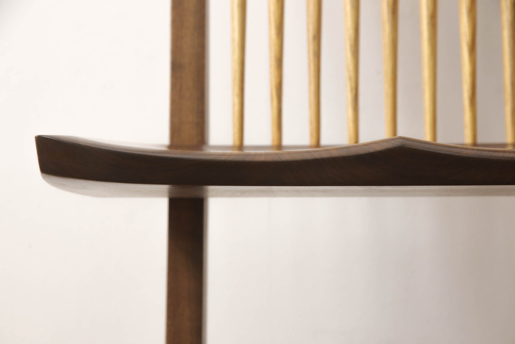 中古　ジョージナカシマ　桜製作所　コノイドチェア(CONOID CHAIR)　CN101　スタイリッシュな佇まいのサイドチェア(ジョージ・ナカシマ、板座チェア、ダイニングチェア、椅子、イス)(R-068181)