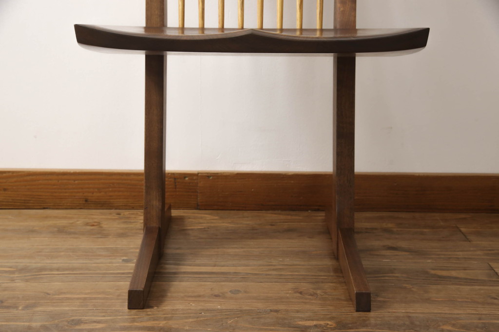 中古　ジョージナカシマ　桜製作所　コノイドチェア(CONOID CHAIR)　CN101　スタイリッシュな佇まいのサイドチェア(ジョージ・ナカシマ、板座チェア、ダイニングチェア、椅子、イス)(R-068181)