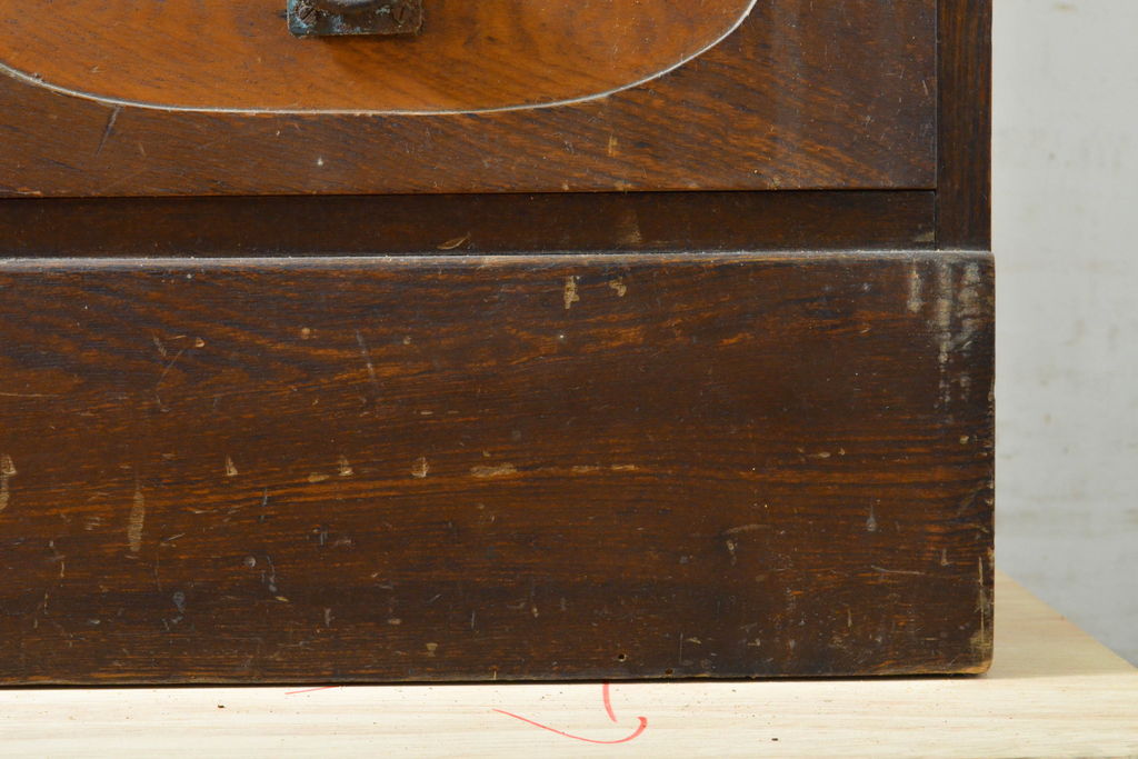 和製アンティーク　昭和初期　栓材　レトロな雰囲気を醸し出すスリムサイズの本箱(ブックケース、キャビネット、収納棚、戸棚、飾り棚)(R-062403)