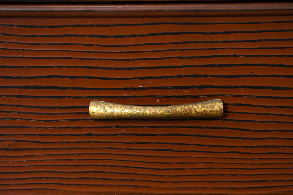 中古　美品　高級品!!　高島屋デパート取り扱い　伝統技法　「杢目出し漆塗り」(根来漆塗り)　内部桐材　細部まで職人のこだわりを感じる上ブタ付きの小引き出し(卓上収納、小物収納)(R-084454)