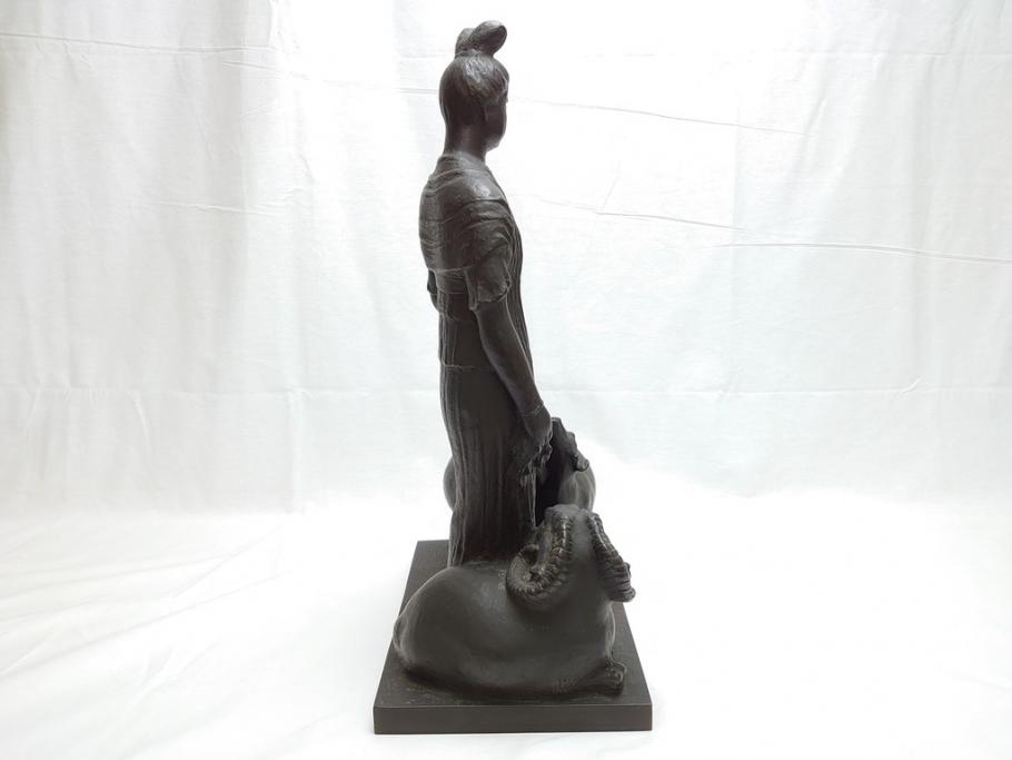 TAKEZO　新海竹蔵　ブロンズ　穏やかな表情の女性と羊の置物(置き物、近代彫刻)(R-062376)