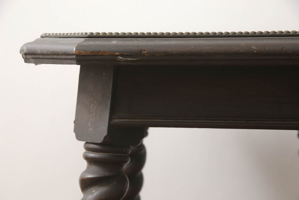 イギリスアンティーク　大正ロマン　真鍮(しんちゅう)張りの縁取りにレザートップとガラス天板が個性的なサイドテーブル(飾り台、花台、エンドテーブル、ナイトテーブル、英国)(R-070117)
