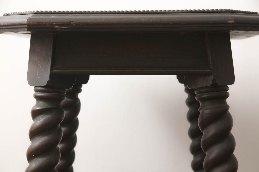 イギリスアンティーク　大正ロマン　真鍮(しんちゅう)張りの縁取りにレザートップとガラス天板が個性的なサイドテーブル(飾り台、花台、エンドテーブル、ナイトテーブル、英国)(R-070117)