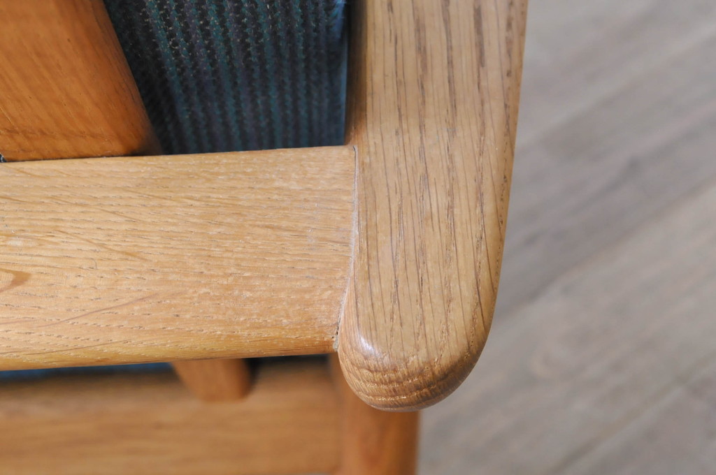 北欧家具　デンマークビンテージ　Hans J Wegner(ハンス・J・ウェグナー)　GETAMA(ゲタマ)　GE240　洗練された佇まいが目を引く3人掛けソファ(3P、三人掛け、アームソファ、トリプルソファ、3シーター、北欧、ヴィンテージ)(R-068268)