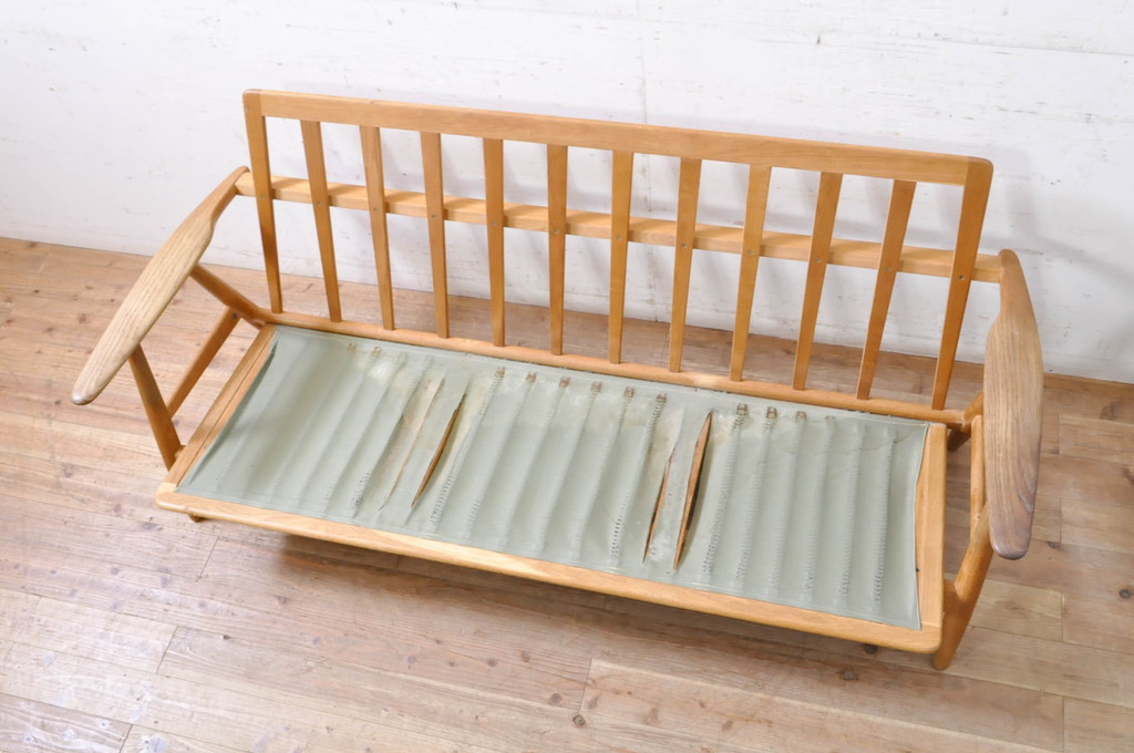 北欧家具　デンマークビンテージ　Hans J Wegner(ハンス・J・ウェグナー)　GETAMA(ゲタマ)　GE240　洗練された佇まいが目を引く3人掛けソファ(3P、三人掛け、アームソファ、トリプルソファ、3シーター、北欧、ヴィンテージ)(R-068268)