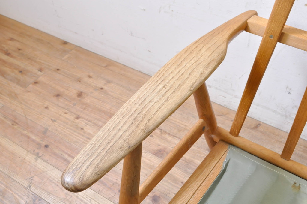 北欧家具　デンマークビンテージ　Hans J Wegner(ハンス・J・ウェグナー)　GETAMA(ゲタマ)　GE240　洗練された佇まいが目を引く3人掛けソファ(3P、三人掛け、アームソファ、トリプルソファ、3シーター、北欧、ヴィンテージ)(R-068268)