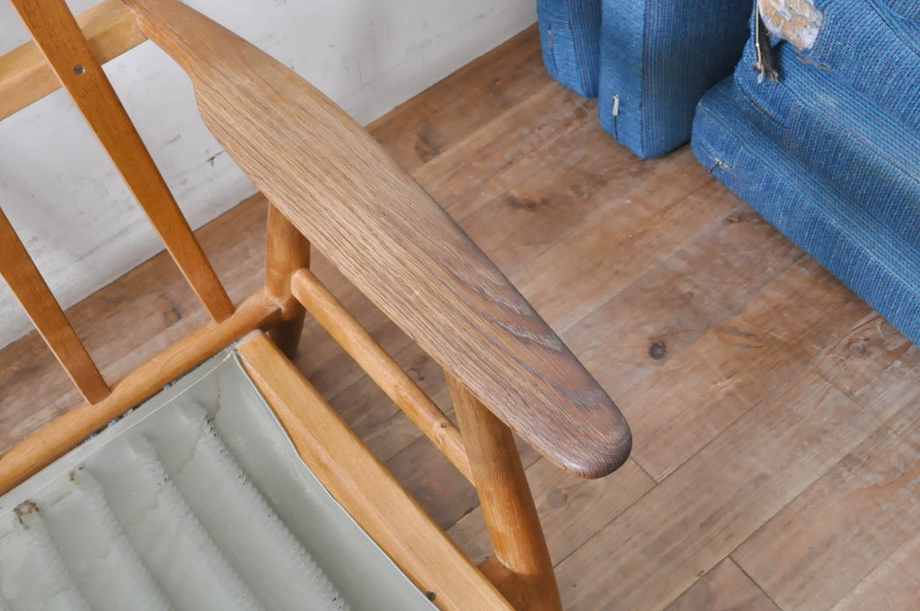 北欧家具　デンマークビンテージ　Hans J Wegner(ハンス・J・ウェグナー)　GETAMA(ゲタマ)　GE240　洗練された佇まいが目を引く3人掛けソファ(3P、三人掛け、アームソファ、トリプルソファ、3シーター、北欧、ヴィンテージ)(R-068268)