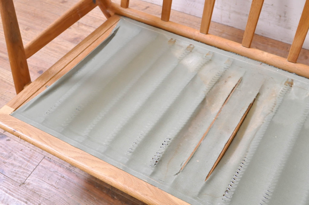 北欧家具　デンマークビンテージ　Hans J Wegner(ハンス・J・ウェグナー)　GETAMA(ゲタマ)　GE240　洗練された佇まいが目を引く3人掛けソファ(3P、三人掛け、アームソファ、トリプルソファ、3シーター、北欧、ヴィンテージ)(R-068268)
