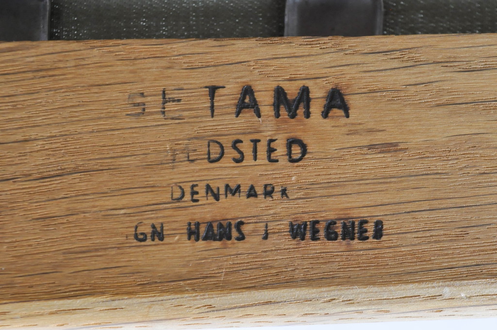 北欧家具　デンマークビンテージ　Hans J Wegner(ハンス・J・ウェグナー)　GETAMA(ゲタマ)　GE240　洗練された佇まいが目を引く3人掛けソファ(3P、三人掛け、アームソファ、トリプルソファ、3シーター、北欧、ヴィンテージ)(R-068268)