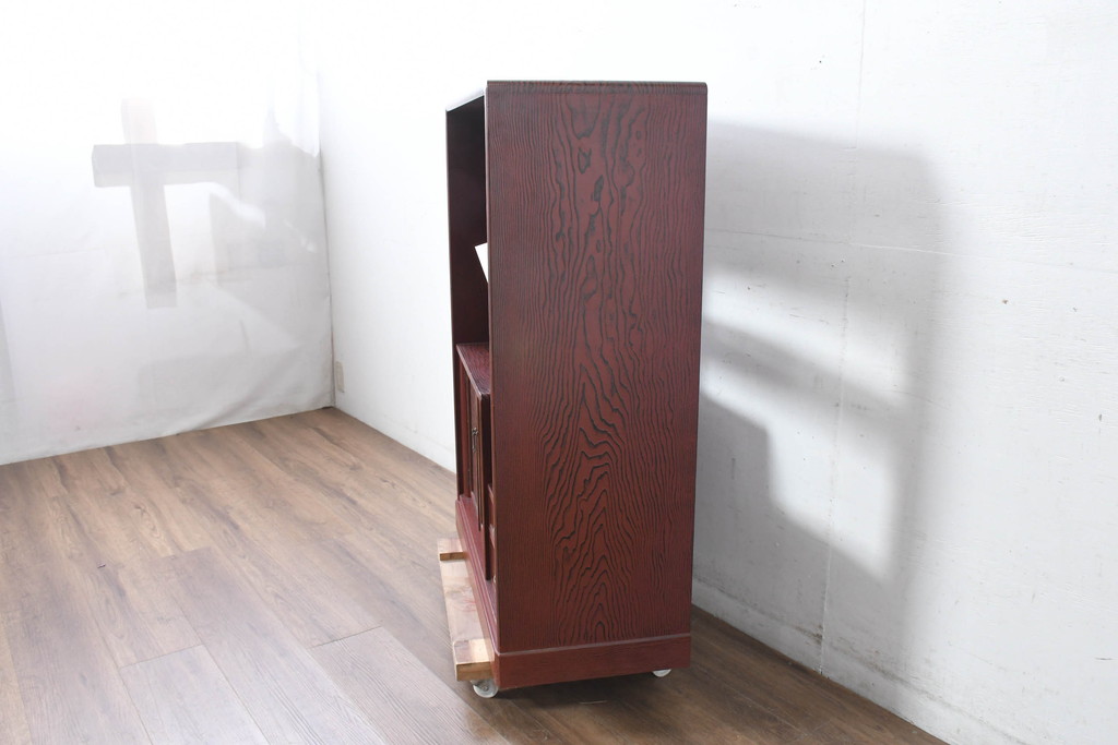 中古　高級品!!　高島屋デパート取り扱い　伝統技法　「杢目出し漆塗り」(根来漆塗り)　内部桐材　上品な色味と艶が目を惹く飾り棚(違い棚、収納棚、茶棚、戸棚)(R-084453)