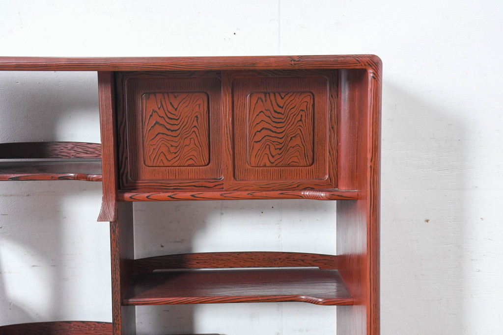 中古　高級品!!　高島屋デパート取り扱い　伝統技法　「杢目出し漆塗り」(根来漆塗り)　内部桐材　上品な色味と艶が目を惹く飾り棚(違い棚、収納棚、茶棚、戸棚)(R-084453)