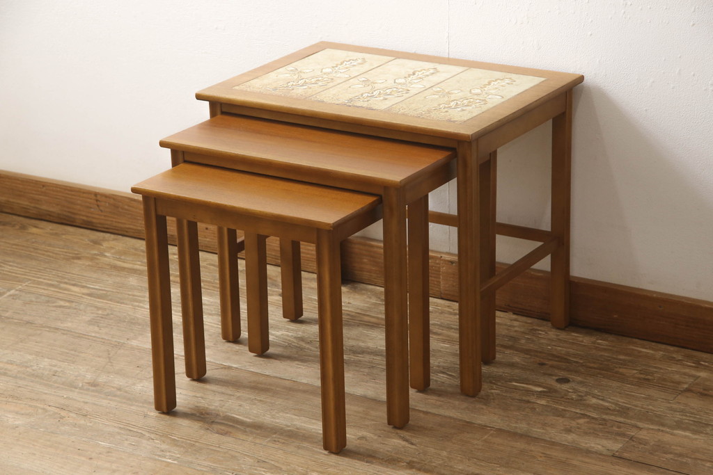 イギリスビンテージ　タイルトップが素朴な印象のネストテーブル(ローテーブル、サイドテーブル、コーヒーテーブル、ヴィンテージ)(R-063464)