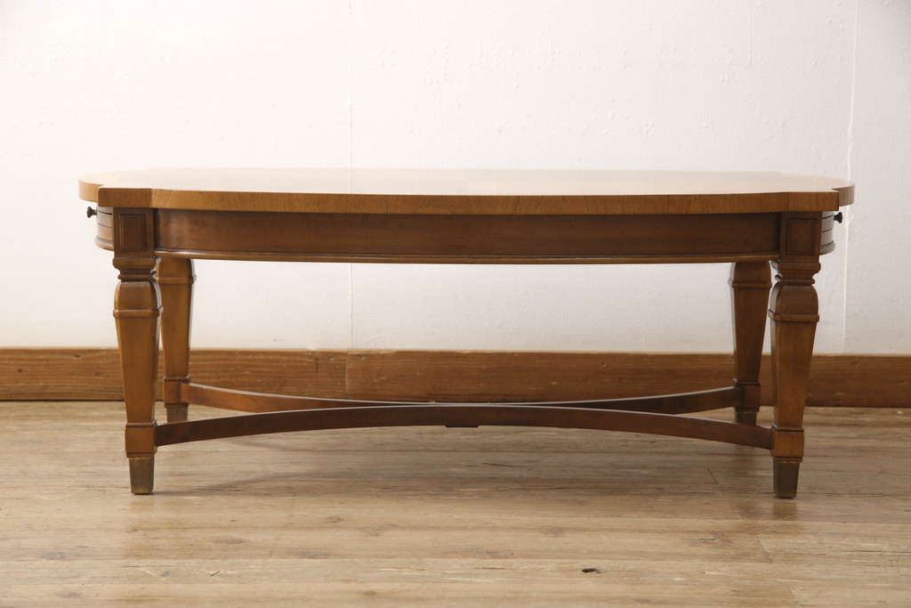 中古　DREXEL HERITAGE(ドレクセルヘリテイジ)　緩やかな弧を描く曲線のデザインが優美な格納テーブル付きローテーブル(センターテーブル、リビングテーブル、カクテルテーブル)(R-062260)