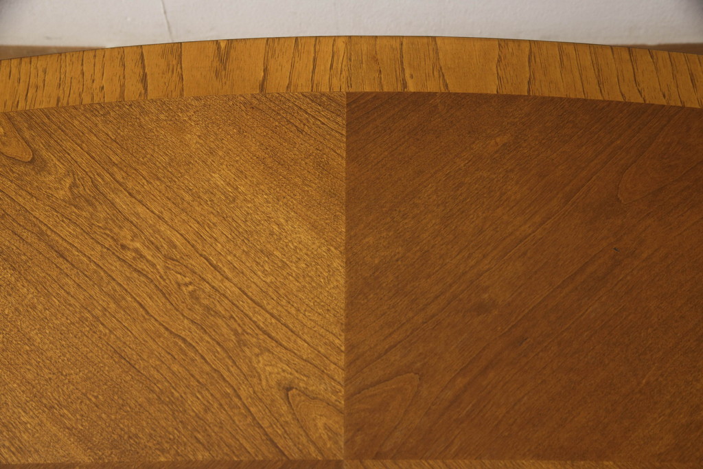 中古　DREXEL HERITAGE(ドレクセルヘリテイジ)　緩やかな弧を描く曲線のデザインが優美な格納テーブル付きローテーブル(センターテーブル、リビングテーブル、カクテルテーブル)(R-062260)