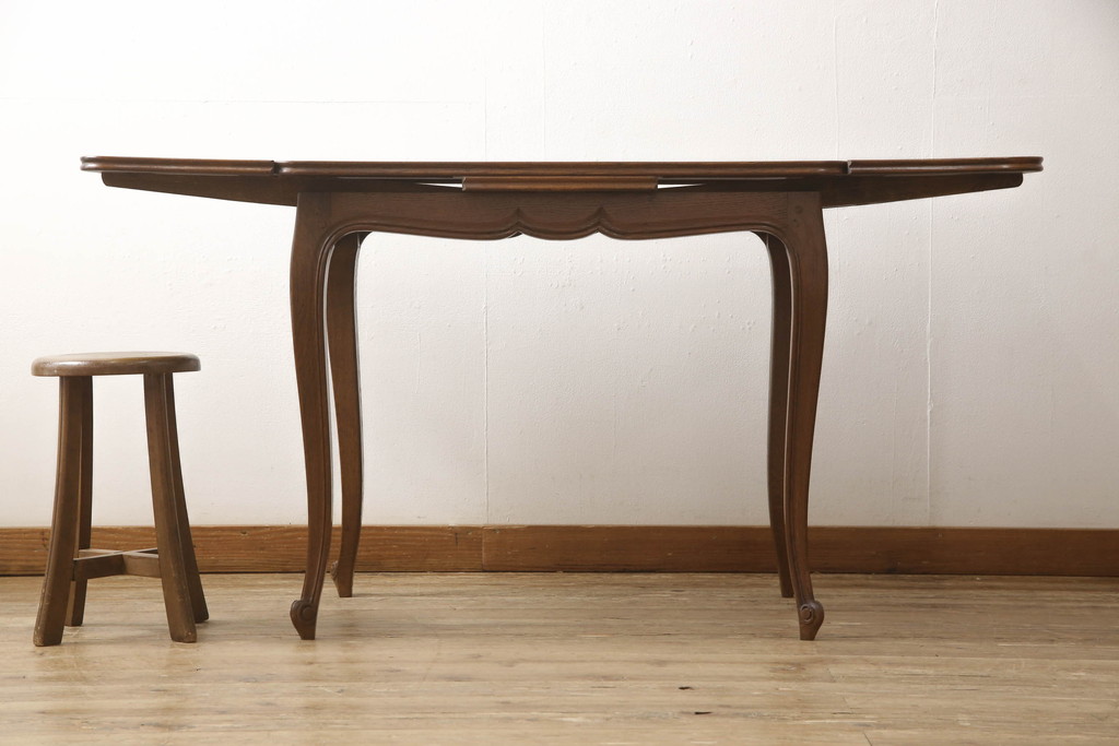 フランスアンティーク　オーク材　小ぶりなサイズが珍しい、パーケット天板のドローリーフテーブル(エクステンションテーブル、ダイニングテーブル)(R-050216)