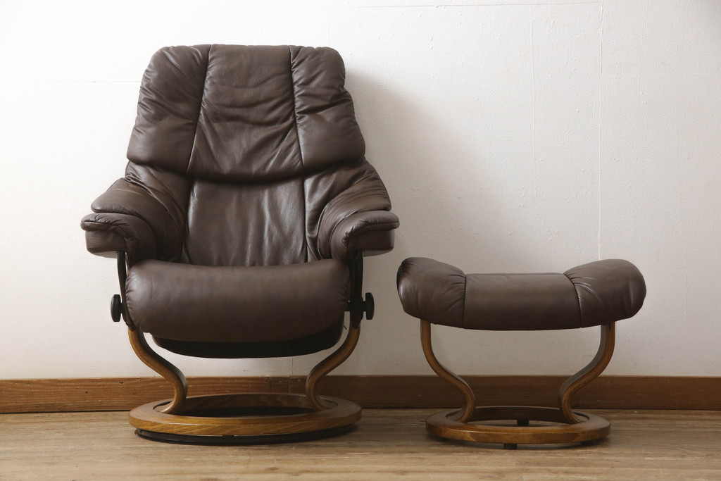 中古　美品　EKORNES(エコーネス)　本革　オットマン付き　ストレスレス レノ クラシック(M)(アームチェア、リクライニングチェア、椅子、一人掛けソファ、1Pソファ)(定価約37万9千円)(R-061288)