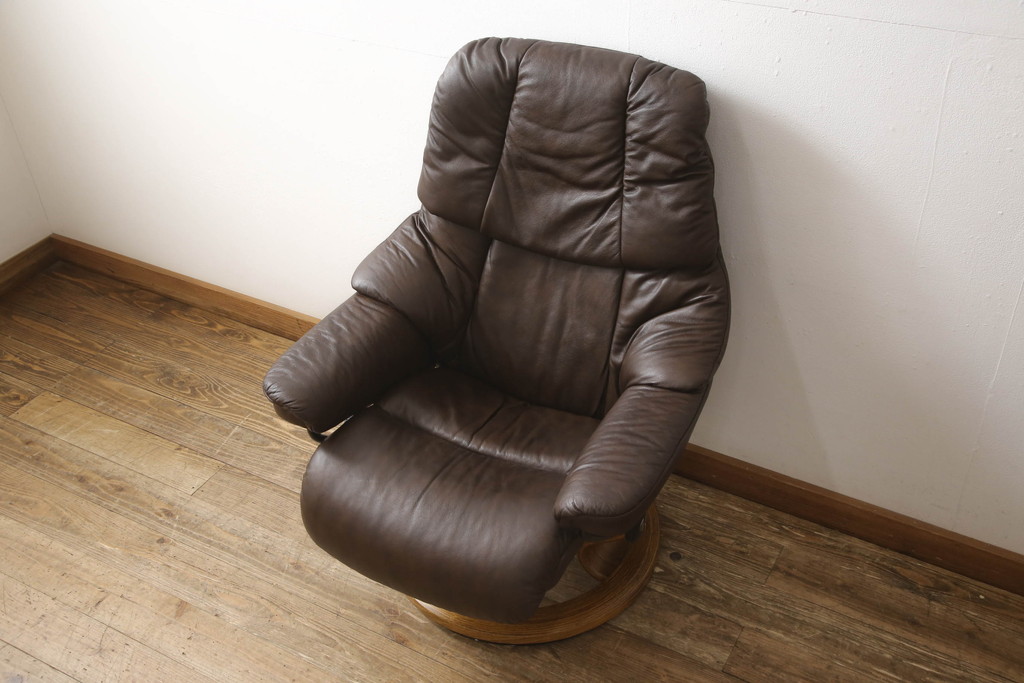 中古　美品　EKORNES(エコーネス)　本革　オットマン付き　ストレスレス レノ クラシック(M)(アームチェア、リクライニングチェア、椅子、一人掛けソファ、1Pソファ)(定価約37万9千円)(R-061288)