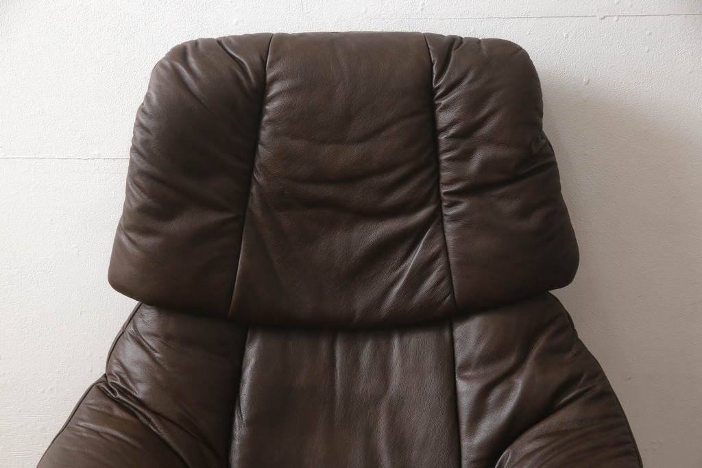 中古　美品　EKORNES(エコーネス)　本革　オットマン付き　ストレスレス レノ クラシック(M)(アームチェア、リクライニングチェア、椅子、一人掛けソファ、1Pソファ)(定価約37万9千円)(R-061288)