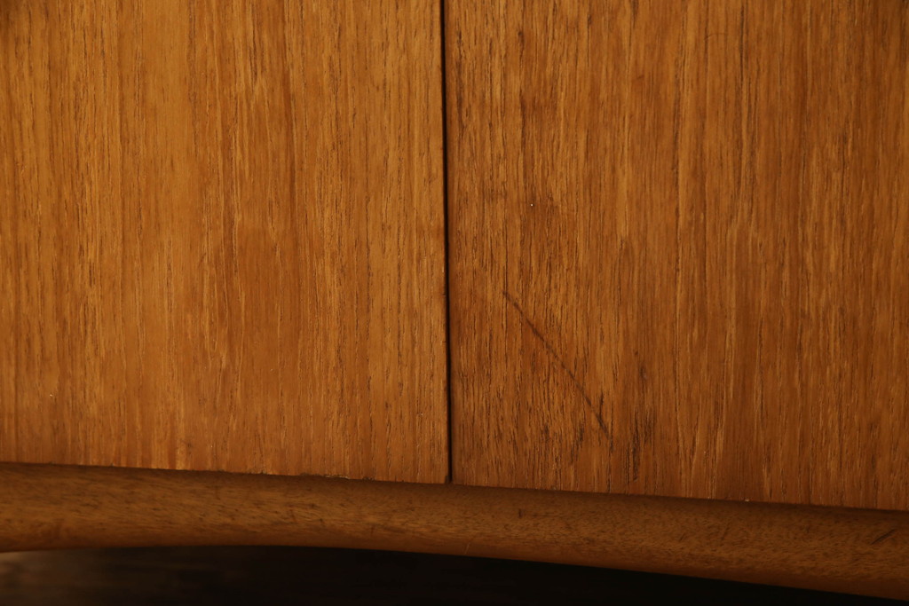 イギリスビンテージ　チーク材　北欧スタイルにおすすめ!!小振りなサイズのディスプレイキャビネット(飾り棚、収納棚、戸棚、食器棚、カップボード、ヴィンテージ、英国)(R-065908)