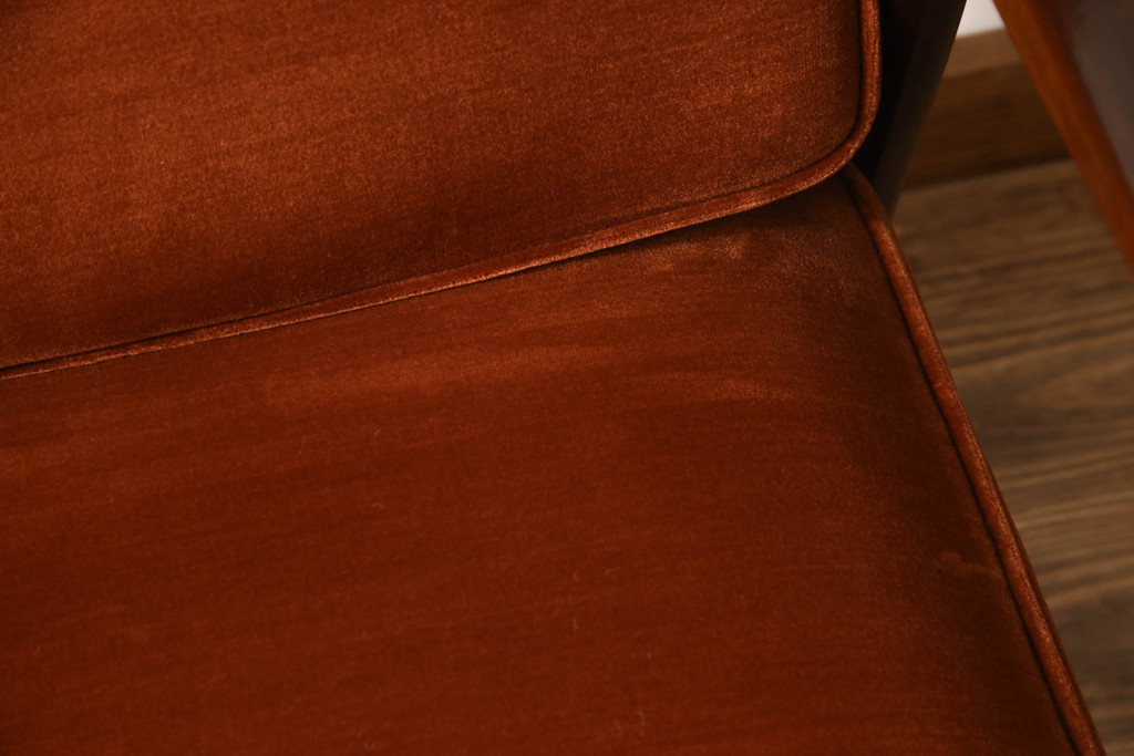 中古　美品　松本民芸家具　#300型曲肘布張イス　レトロな雰囲気を醸し出す1人掛けソファ(一人掛け、アームチェア、椅子)(定価約33万円)(R-069502)
