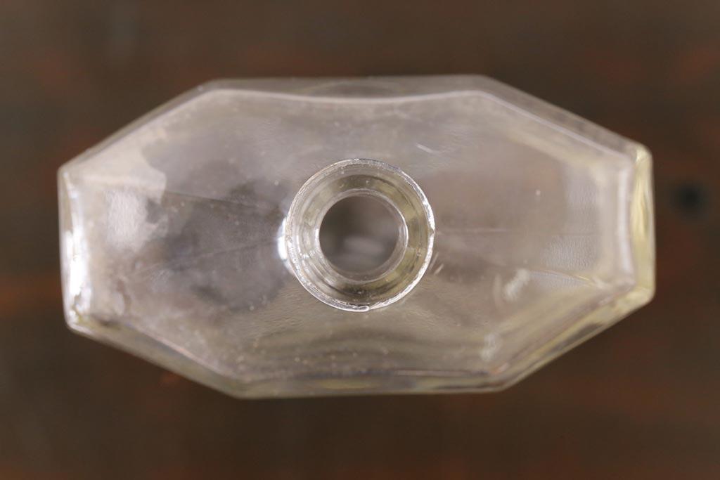アンティーク雑貨　イギリスビンテージ　個性的な形とアンバーの小瓶(ガラスビン、ミニボトル)2個セット