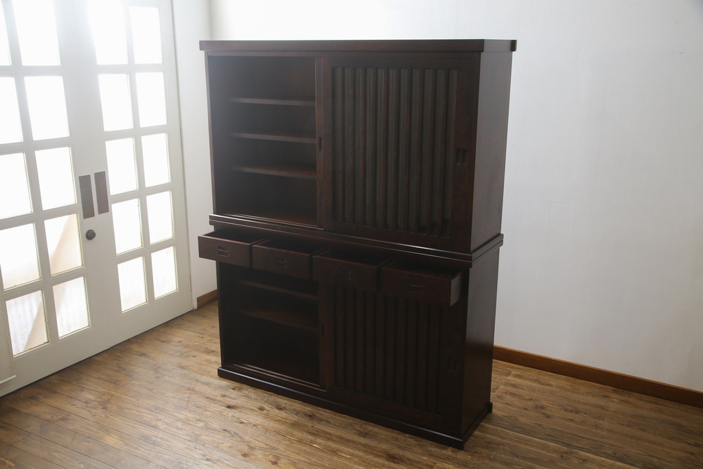 中古　民芸家具　和光　北樹　水屋150K　カバ材　落ち着いた木の色味がシックな雰囲気を醸し出す水屋箪笥(食器棚、戸棚、収納棚、キャビネット)(R-075340)