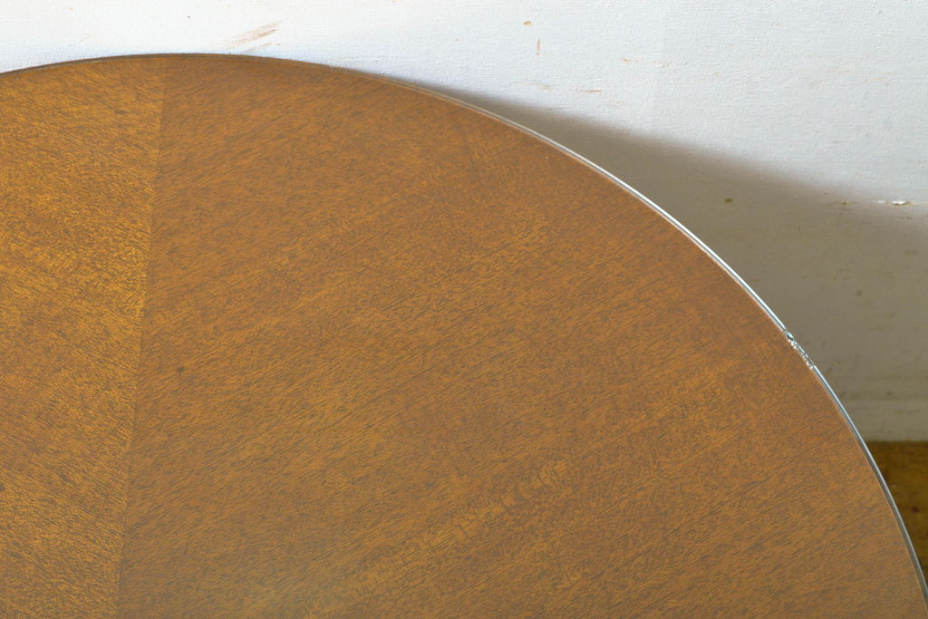 中古　DREXEL HERITAGE(ドレクセルヘリテイジ)　クラシカルな佇まいが目を惹くガラス天板付きローテーブル(カフェテーブル、コーヒーテーブル、センターテーブル、ラウンドテーブル)(R-062419)