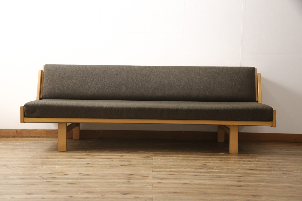 北欧ビンテージ　ビーチ材　デンマーク製　GETAMA(ゲタマ)　Hans J Wegner(ハンス・J・ウェグナー)　GE258　機能性抜群のデイベッド(ソファベッド、3人掛けソファ、ヴィンテージ)(R-058859)