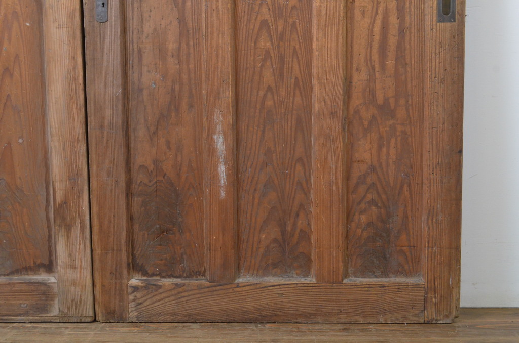 アンティーク建具　木の温かな色合いが魅力の板戸2枚セット(引き戸、玄関戸)(R-063701)