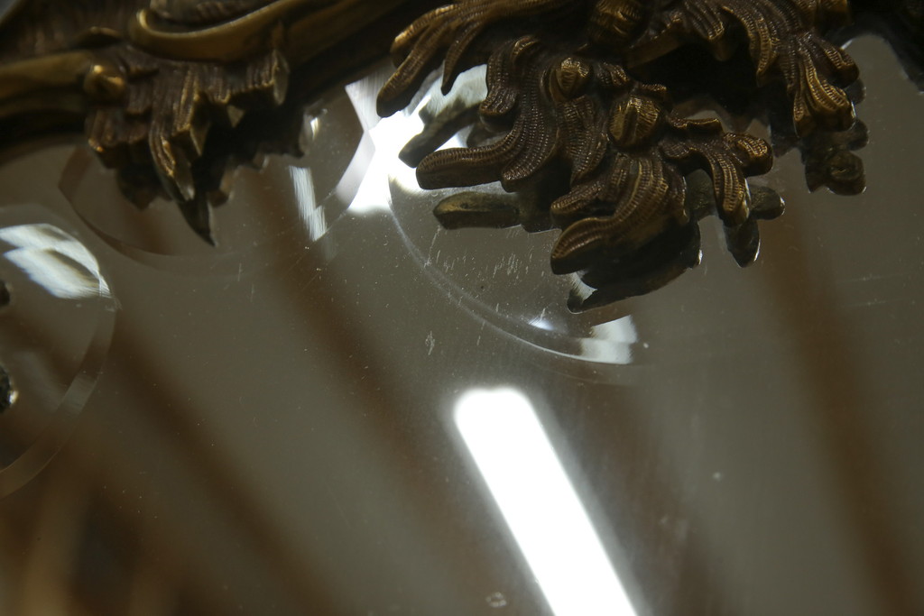 イタリアビンテージ　高級品　繊細で凝ったつくりがお洒落!空間のアクセントになる真鍮製ウォールミラー(壁掛け鏡、ヴィンテージ)(R-055214)