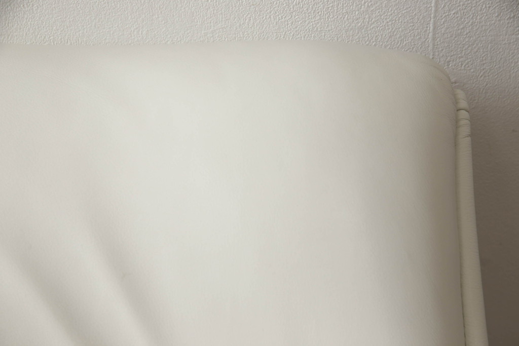 中古　美品　Cassina(カッシーナ)　VERANDA(ヴェランダ) ホワイトレザーの1Pソファ(一人掛け)(定価約80万円)(R-053462)