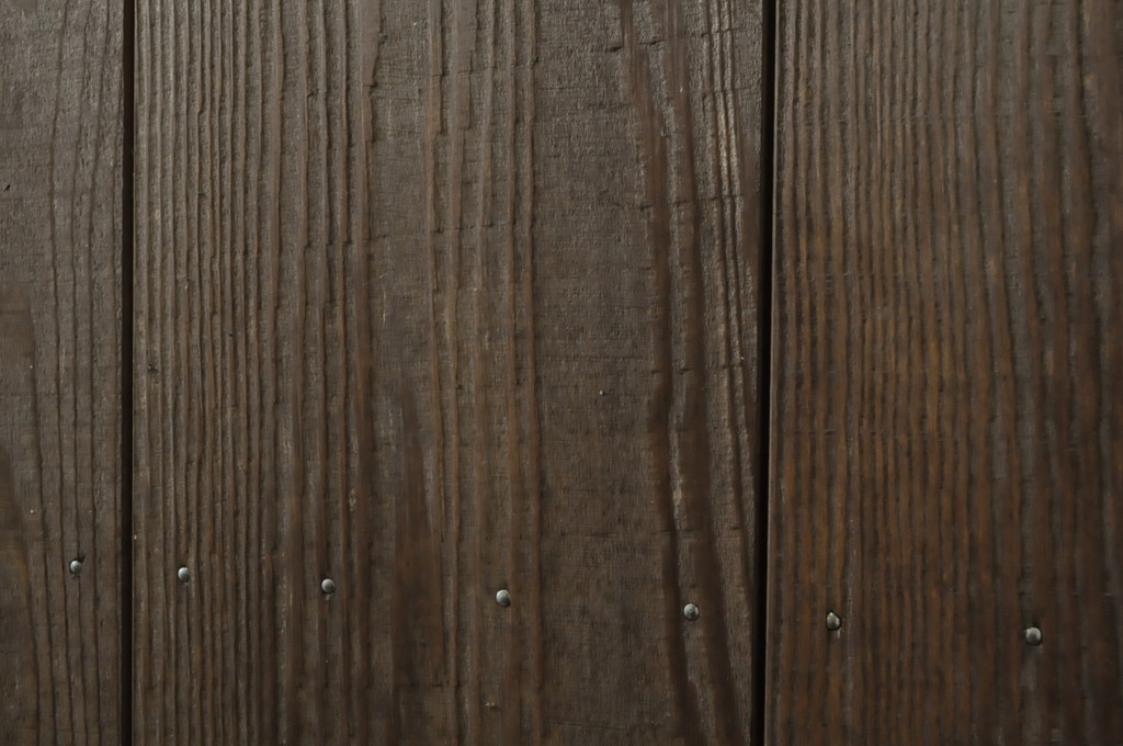中古　板部は浮造り仕上げ!　杢目がくっきり美しい数寄屋の雨戸3枚セット(建具、板戸、引き戸)(R-063799)
