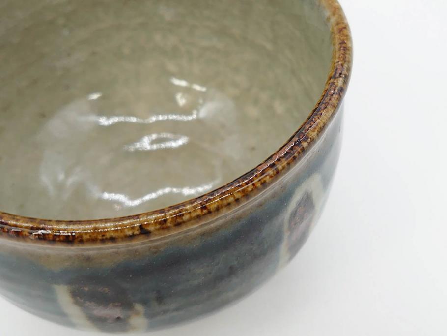 武内晴二郎　約13cm　4.1寸　上品な和の雰囲気溢れる抜絵呉須茶碗(抹茶碗、茶道具、茶器、和食器、四寸一分、共箱付き)(R-070781)