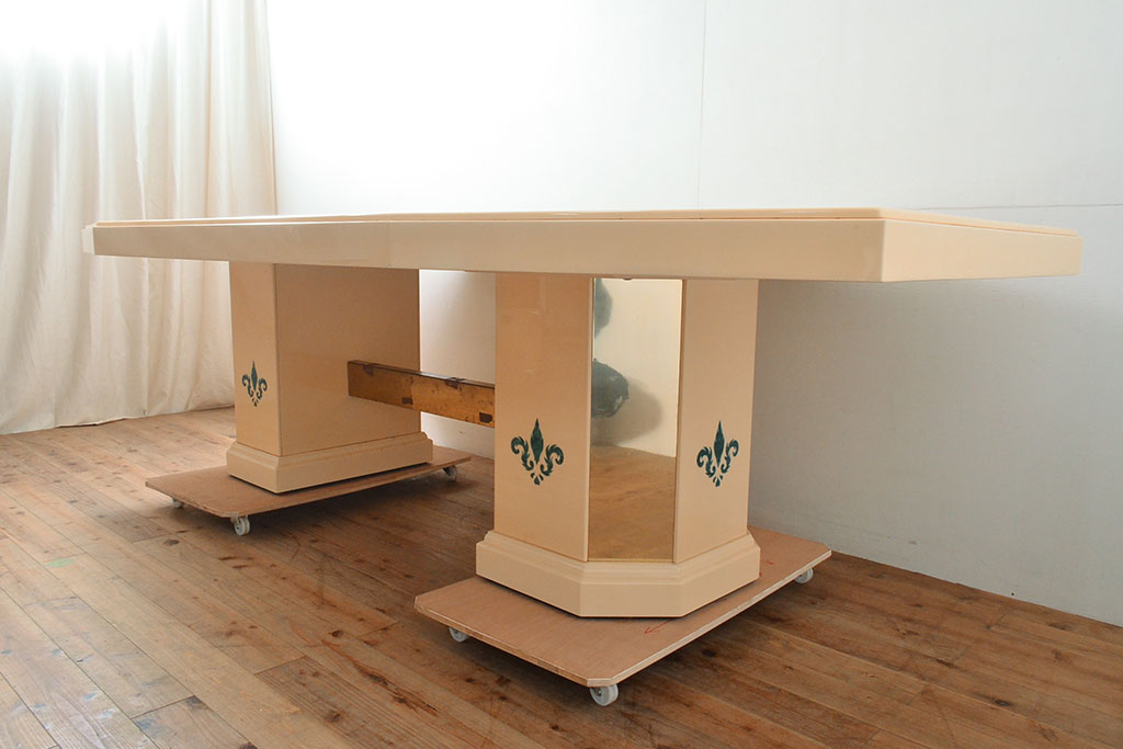 中古　フランス高級家具　八角形の天板が珍しい!お洒落なデザインが魅力の大型ダイニングテーブル(4人掛け、6人掛け、食卓)(定価約130万円)(R-053090)