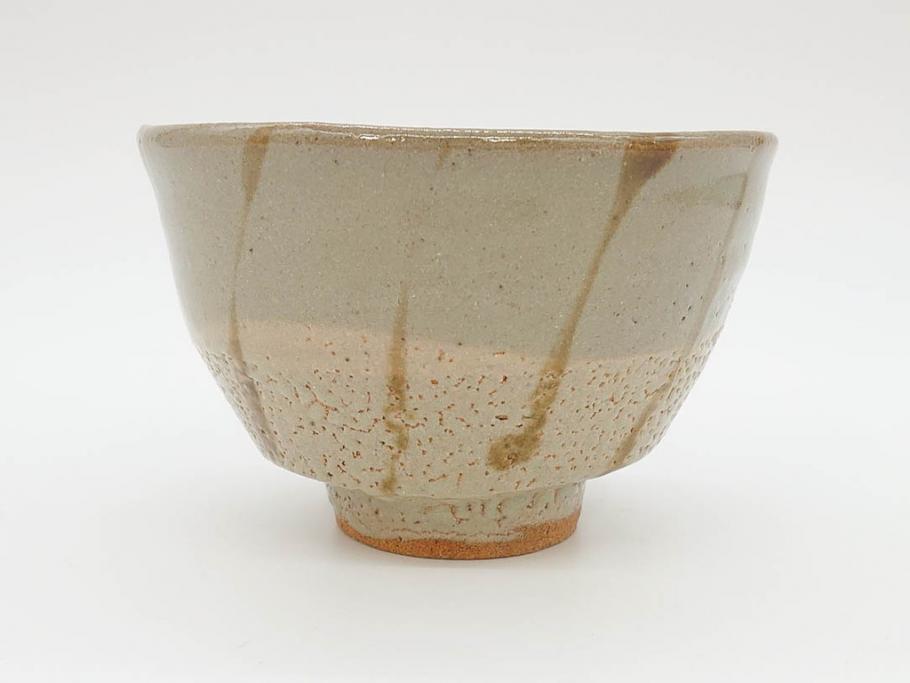 重要無形文化財　人間国宝　濱田庄司(浜田庄司)　益子焼　約14cm　4.4寸　優しい色合いで和の雰囲気を醸し出す鐵絵茶碗(鉄絵、抹茶碗、茶道具、茶器、和食器、四寸四分、共箱付き)(R-070848)