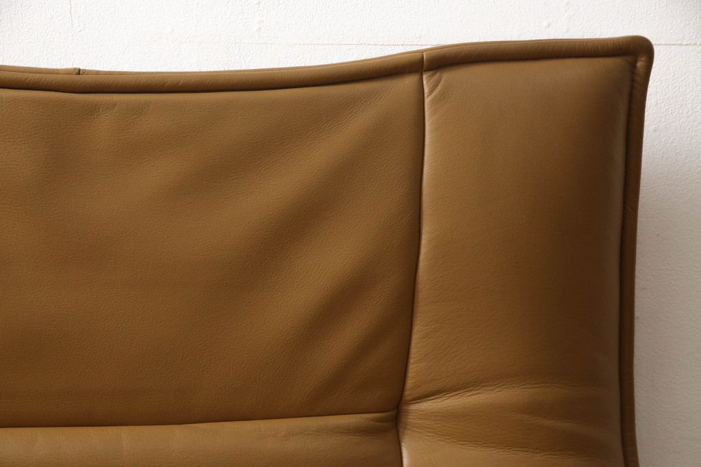 中古　美品　Cassina(カッシーナ)　VERANDA(ヴェランダ) カフェオレ色が落ち着いた雰囲気を醸し出す1Pソファ(一人掛け)(定価約80万円)(R-059915)