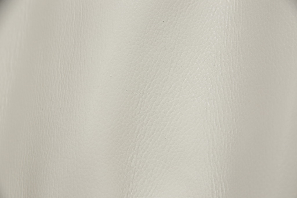 中古　美品　Cassina(カッシーナ)　VERANDA(ヴェランダ) ホワイトレザーの1Pソファ(一人掛け)(定価約80万円)(R-053461)