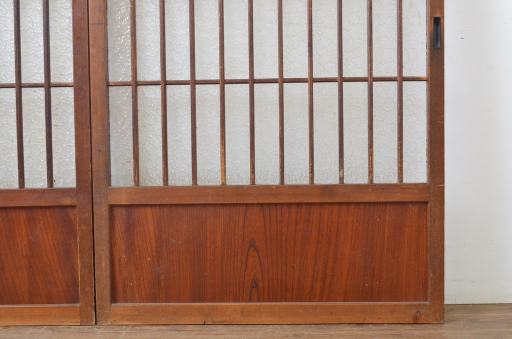 アンティーク建具　腰板欅(ケヤキ)材　プレスガラスが美しい格子ガラス戸2枚セット(格子戸、引き戸)(R-063707)