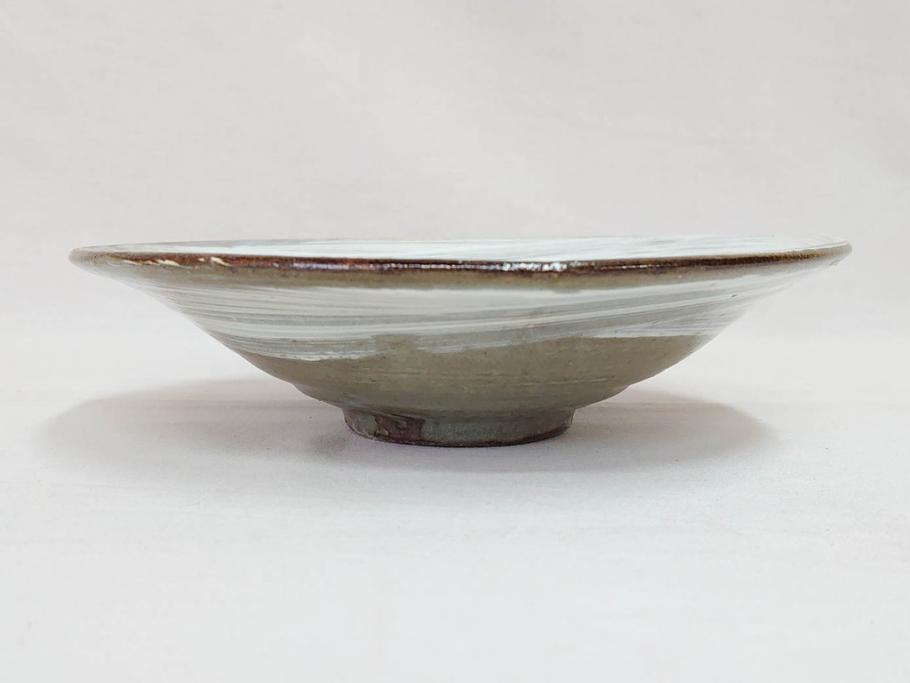 小林東五　對州窯　刷毛目(はけめ)　約21cm　6.9寸　上品な和の趣溢れる平皿(深皿、和皿、和食器、六寸九分、共箱付き)(R-070867)