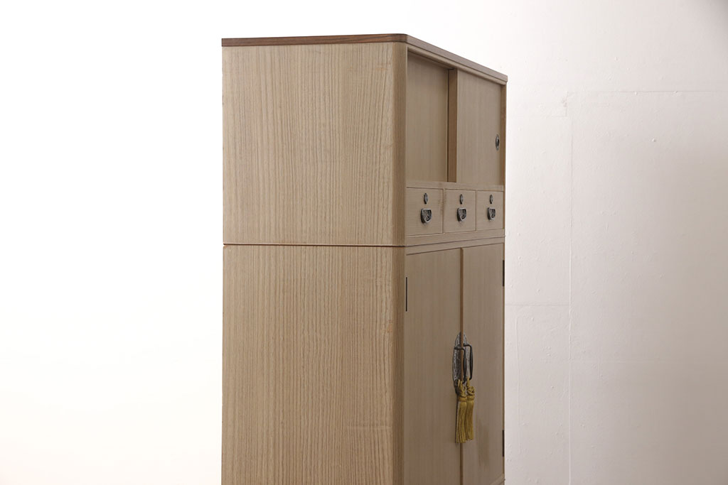 中古　伝統工芸品　桑材のワンポイントがおしゃれな加茂総桐箪笥(胴丸、総桐たんす、着物箪笥、引き出し、バラ売り可能)(R-053662)