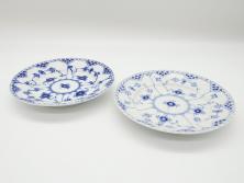 デンマーク　ROYAL COPENHAGEN(ロイヤルコペンハーゲン) ブルーフルーテッド　フルレース　約17cm　洗練された美しさを放つ皿2客セット(プレート、洋食器)(定価約66000円)(R-062463)