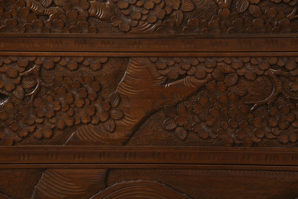 中古　美品　軽井沢彫り　満開の桜の彫りが見事なサイドチェスト(小箪笥、整理タンス、収納たんす、引き出し)(R-057978)