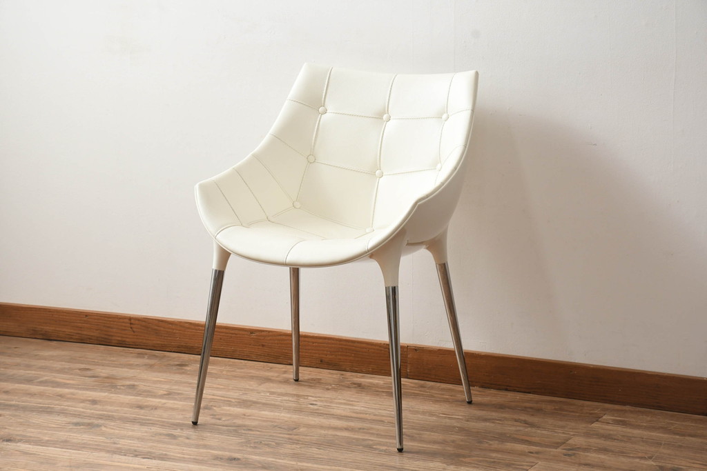中古　展示品　超美品　Cassinaixc.(カッシーナイクスシー)　Philippe Starck(フィリップ・スタルク)　246　PASSION(パシオン)　本革　丸みのあるボディと華奢な脚のバランスが美しいアームチェア(ダイニングチェア、椅子、イス、レザー)(定価約21万円)(R-060985)