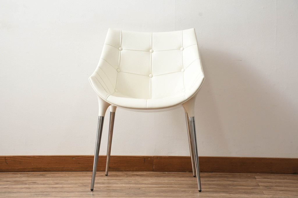 中古　展示品　超美品　Cassinaixc.(カッシーナイクスシー)　Philippe Starck(フィリップ・スタルク)　246　PASSION(パシオン)　本革　丸みのあるボディと華奢な脚のバランスが美しいアームチェア(ダイニングチェア、椅子、イス、レザー)(定価約21万円)(R-060985)