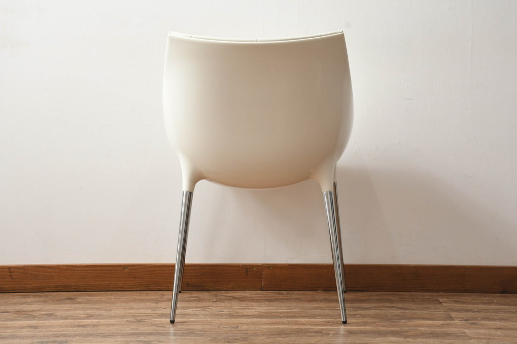 中古　展示品　超美品　Cassinaixc.(カッシーナイクスシー)　Philippe Starck(フィリップ・スタルク)　246　PASSION(パシオン)　本革　丸みのあるボディと華奢な脚のバランスが美しいアームチェア(ダイニングチェア、椅子、イス、レザー)(定価約21万円)(R-060985)
