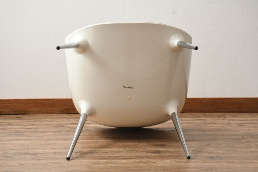 中古　展示品　超美品　Cassinaixc.(カッシーナイクスシー)　Philippe Starck(フィリップ・スタルク)　246　PASSION(パシオン)　本革　丸みのあるボディと華奢な脚のバランスが美しいアームチェア(ダイニングチェア、椅子、イス、レザー)(定価約21万円)(R-060985)