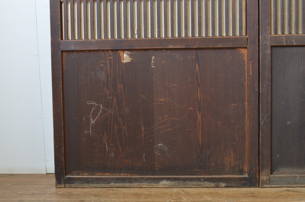 アンティーク建具　裏障子付き　時代の流れを感じさせる色合いが魅力の格子帯戸3枚セット(板戸、格子戸、障子戸、引き戸)(R-063719)