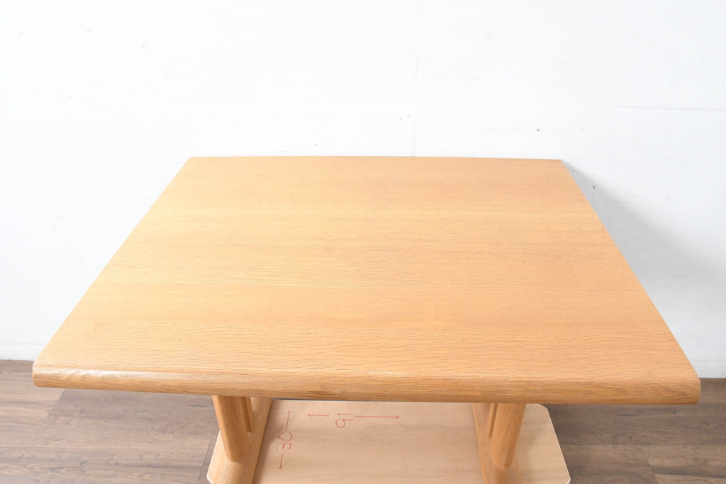 中古　美品　飛騨産業　キツツキ　カヤ(KAYA)シリーズ　楢(ナラ)材　お部屋を明るくすっきりとした印象にしてくれる2人掛けダイニングテーブル(二人掛け、2P、作業台)(定価約14万円)(R-084470)
